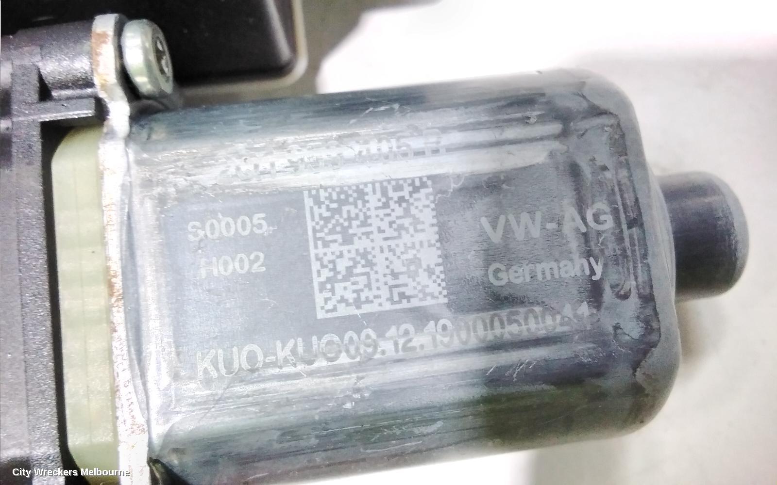 VOLKSWAGEN T-CROSS RIGHT FRONT WINDOW REG/MOTOR, C1, 01/2020 ONWARDS