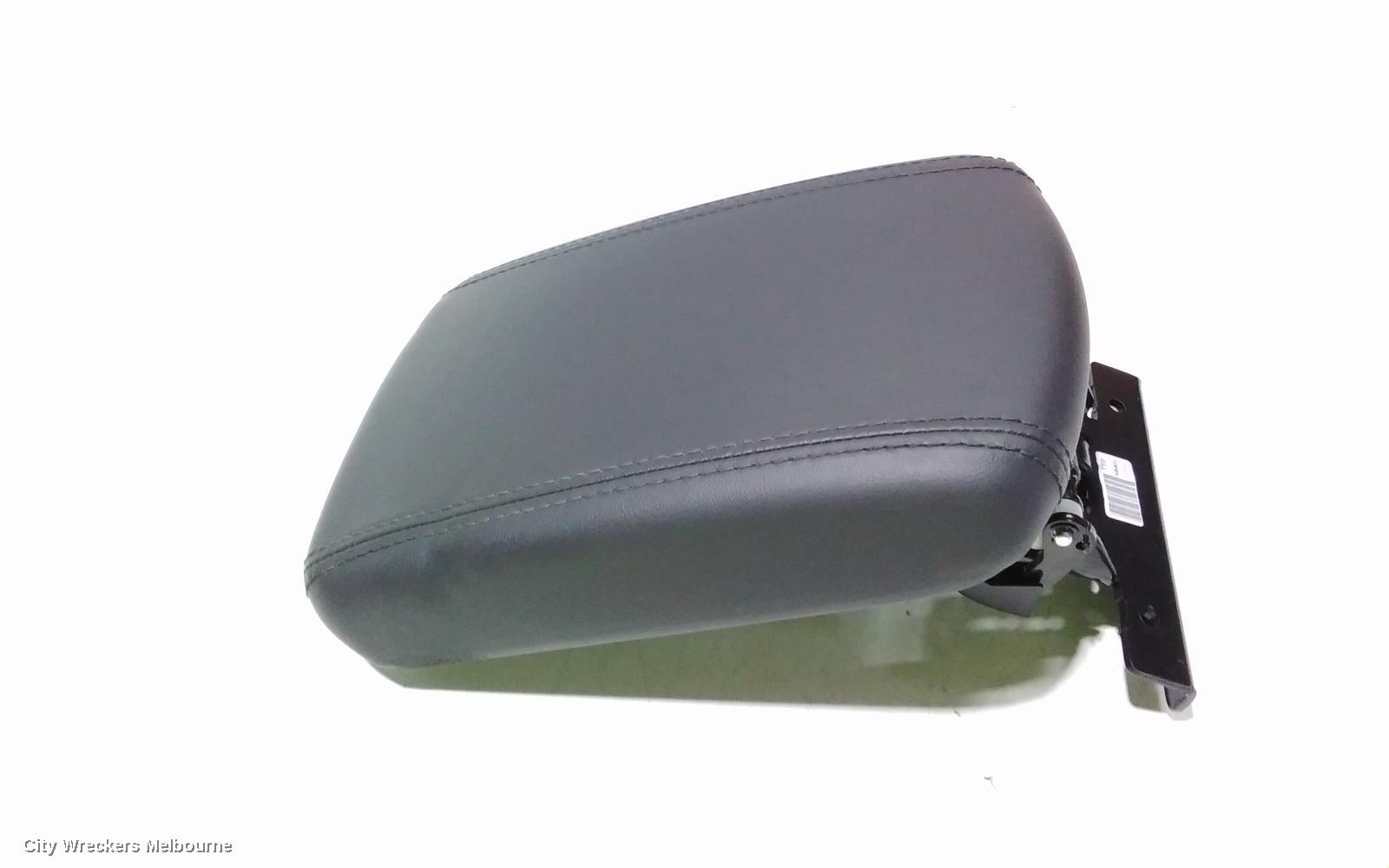 HYUNDAI TUCSON CONSOLE, CONSOLE LID ONLY, TL, W/ PARK BRAKE LEVER, 06/2015 - 01/2021