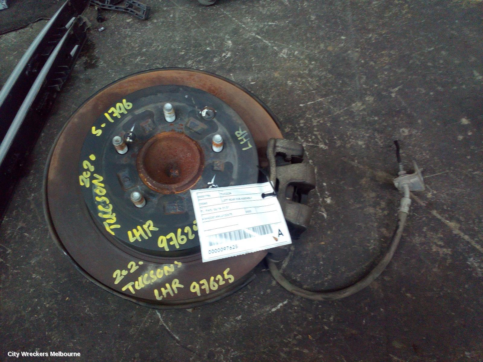 HYUNDAI TUCSON LEFT REAR HUB ASSEMBLY, TL, AWD, 07/2015 - 01/2021