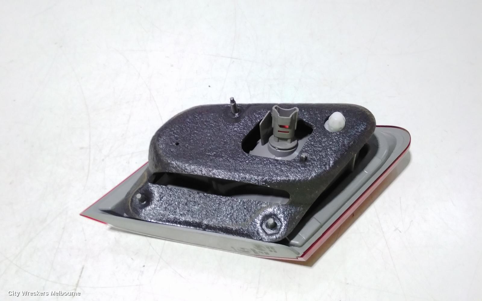 TOYOTA CAMRY REAR GARNISH, BOOTLID LAMP (RH SIDE), HYBRID, LED TYPE, AHV40, 12/2009 - 11/2011
