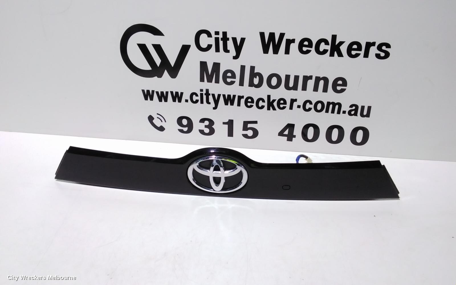 TOYOTA KLUGER REAR GARNISH, TAILGATE GARNISH (CENTRE), GRANDE, W/ POWER TAILGATE TYPE, GSU50/GSU55, 03/2014 - 02/2021