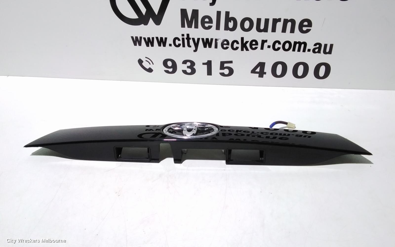 TOYOTA KLUGER REAR GARNISH, TAILGATE GARNISH (CENTRE), GRANDE, W/ POWER TAILGATE TYPE, GSU50/GSU55, 03/2014 - 02/2021