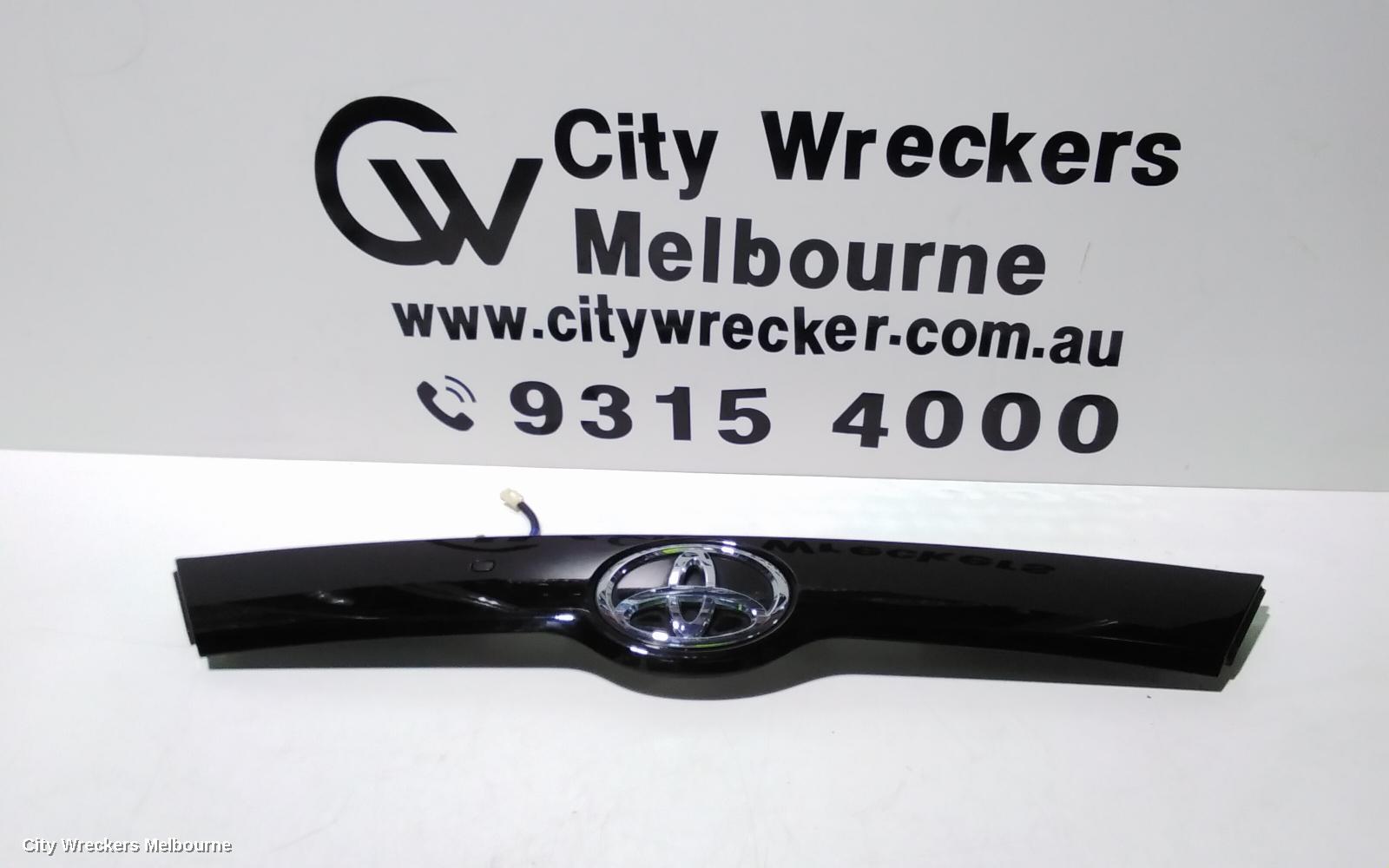 TOYOTA KLUGER REAR GARNISH, TAILGATE GARNISH (CENTRE), GRANDE, W/ POWER TAILGATE TYPE, GSU50/GSU55, 03/2014 - 02/2021