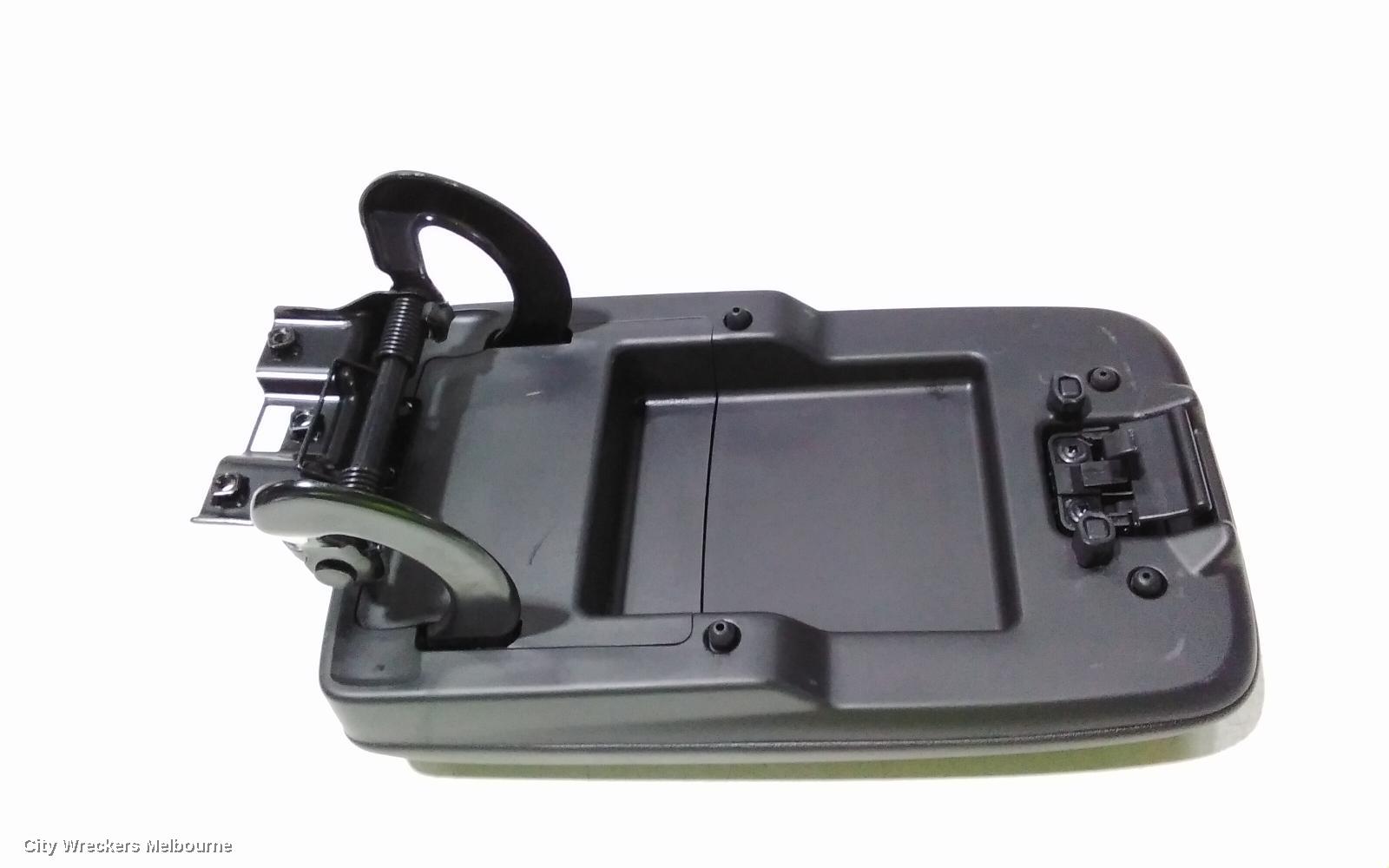 HOLDEN CAPTIVA CONSOLE, CG, LEATHER, BLACK, 01/2011 - 06/2018