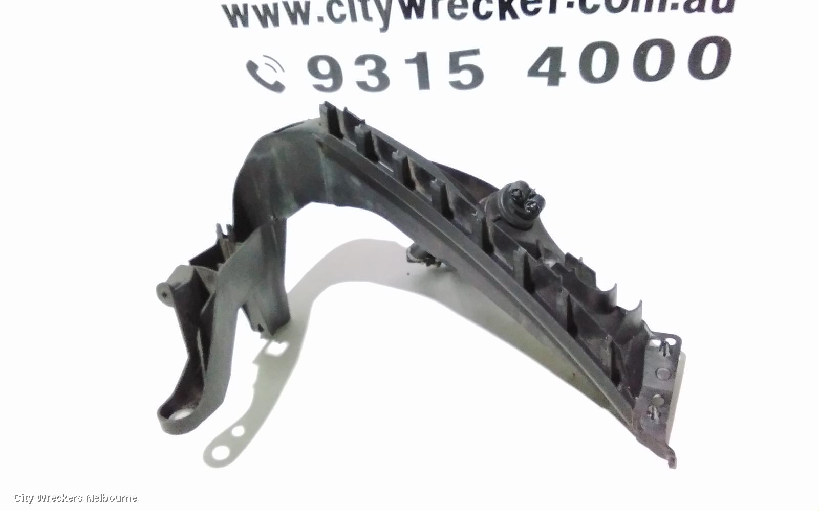 AUDI A5, 8T 10/2007 - 12/2011, RH HEADLIGHT BRAKET WITH WASHER JET: 97963