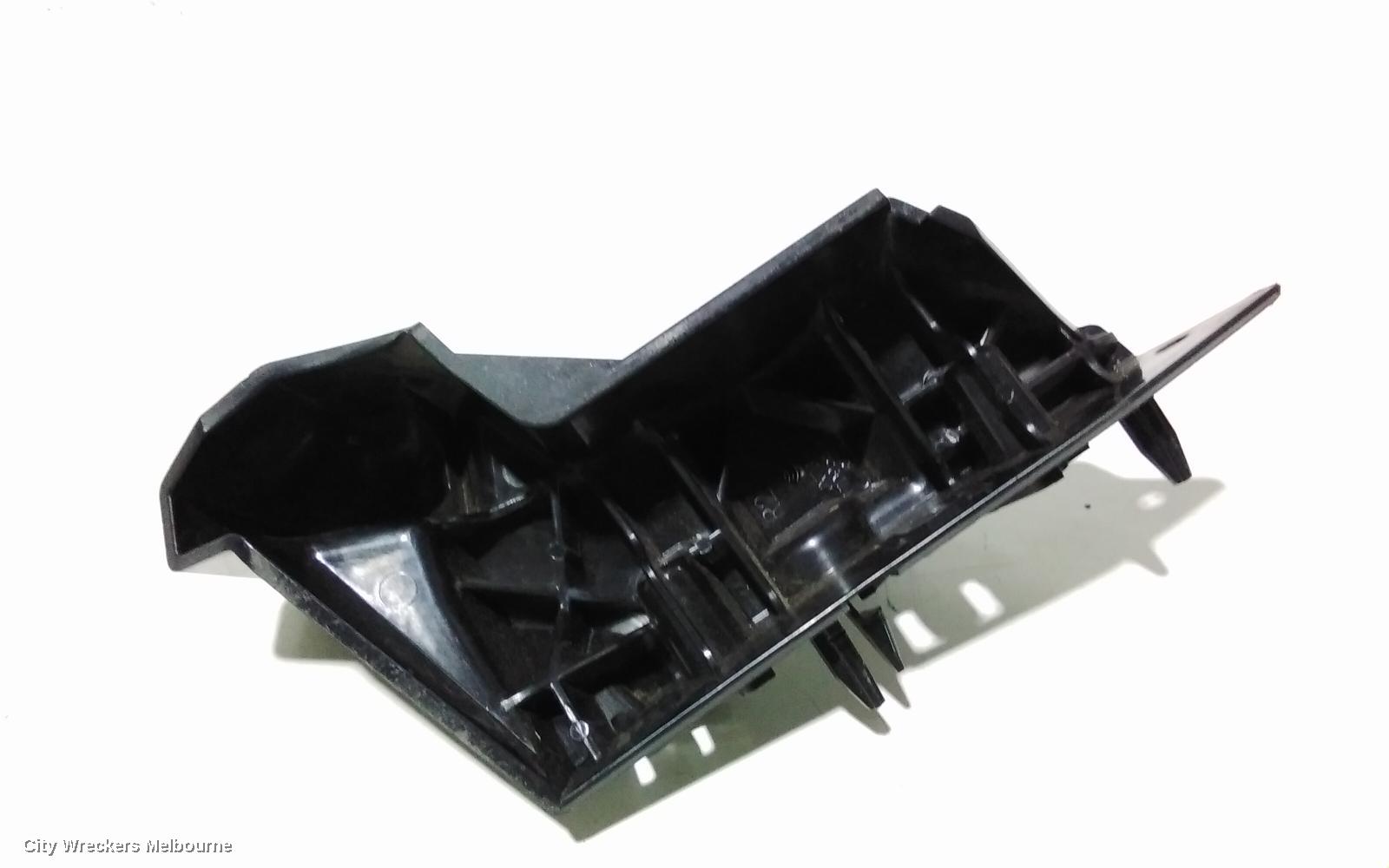 FORD FOCUS, SA, 10/2018 - 12/2024, RHF BRACKET: 98174