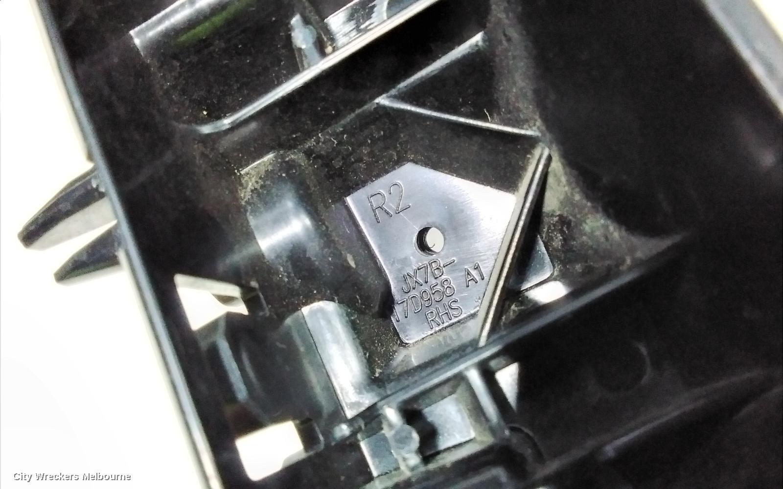 FORD FOCUS, SA, 10/2018 - 12/2024, RHF BRACKET: 98174