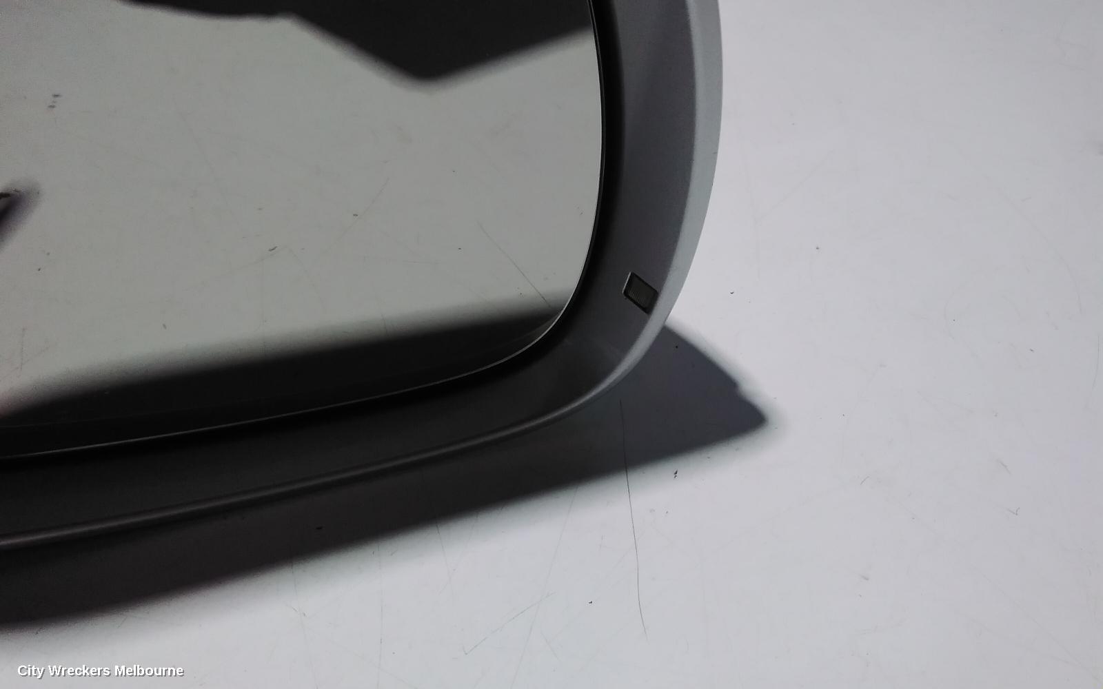 AUDI Q5 RIGHT DOOR MIRROR, 8R, MANUAL FOLD, NON LANE CHANGE ASSIST TYPE (6XC/7Y0 1PLUG, 7 WIRE), 03/2009 - 11/2014