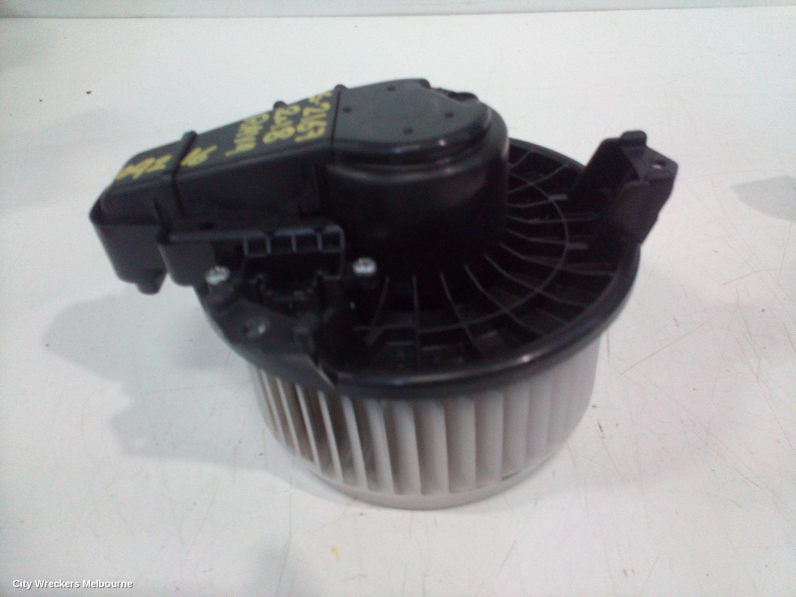 TOYOTA RAV4 HEATER FAN MOTOR, XA40, CLIMATE CONTROL TYPE, 3 PIN, 12/2012 - 11/2018
