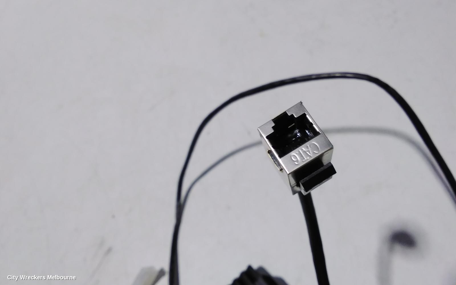 TOYOTA HILUX, 06/2015 - 09/2025, UH6060  UHF  REMOTE SPEAKER MIC RADIO - : 98462