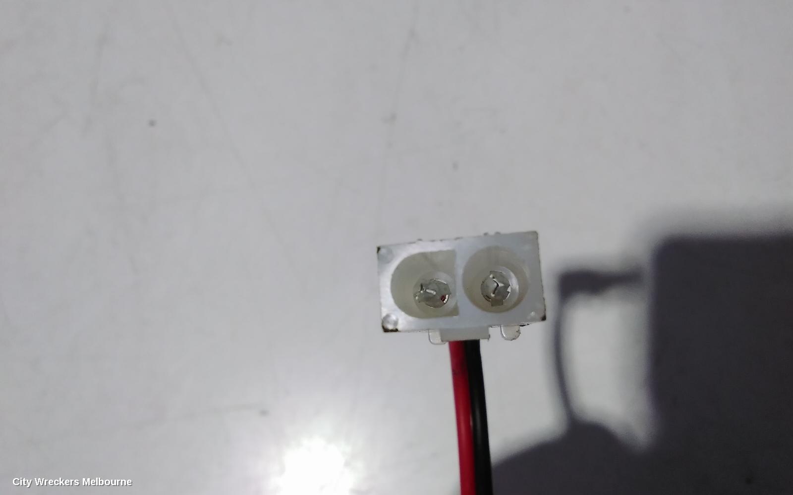TOYOTA HILUX, 06/2015 - 09/2025, UH6060  UHF  REMOTE SPEAKER MIC RADIO - : 98462
