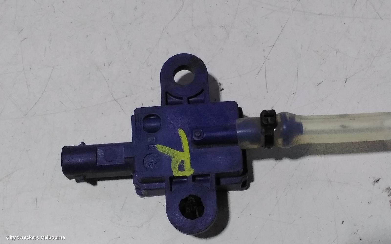MERCEDES CLA CLASS, C117, 10/2013 - 02/2019, A1179056900 (CLA COUPE C117 PEDESTRIAN PROTECTION PRESSURE SENSOR) 2X: 98568
