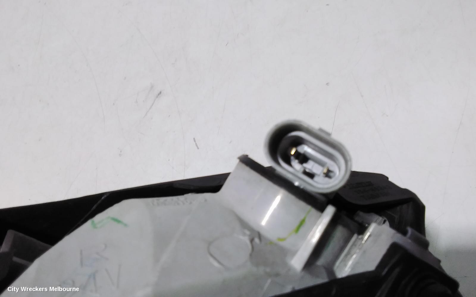 MAZDA 3 RIGHT INDICATOR/FOG/SIDE, BUMPER FOGLAMP, BL, SEDAN, 09/2011 - 10/2013