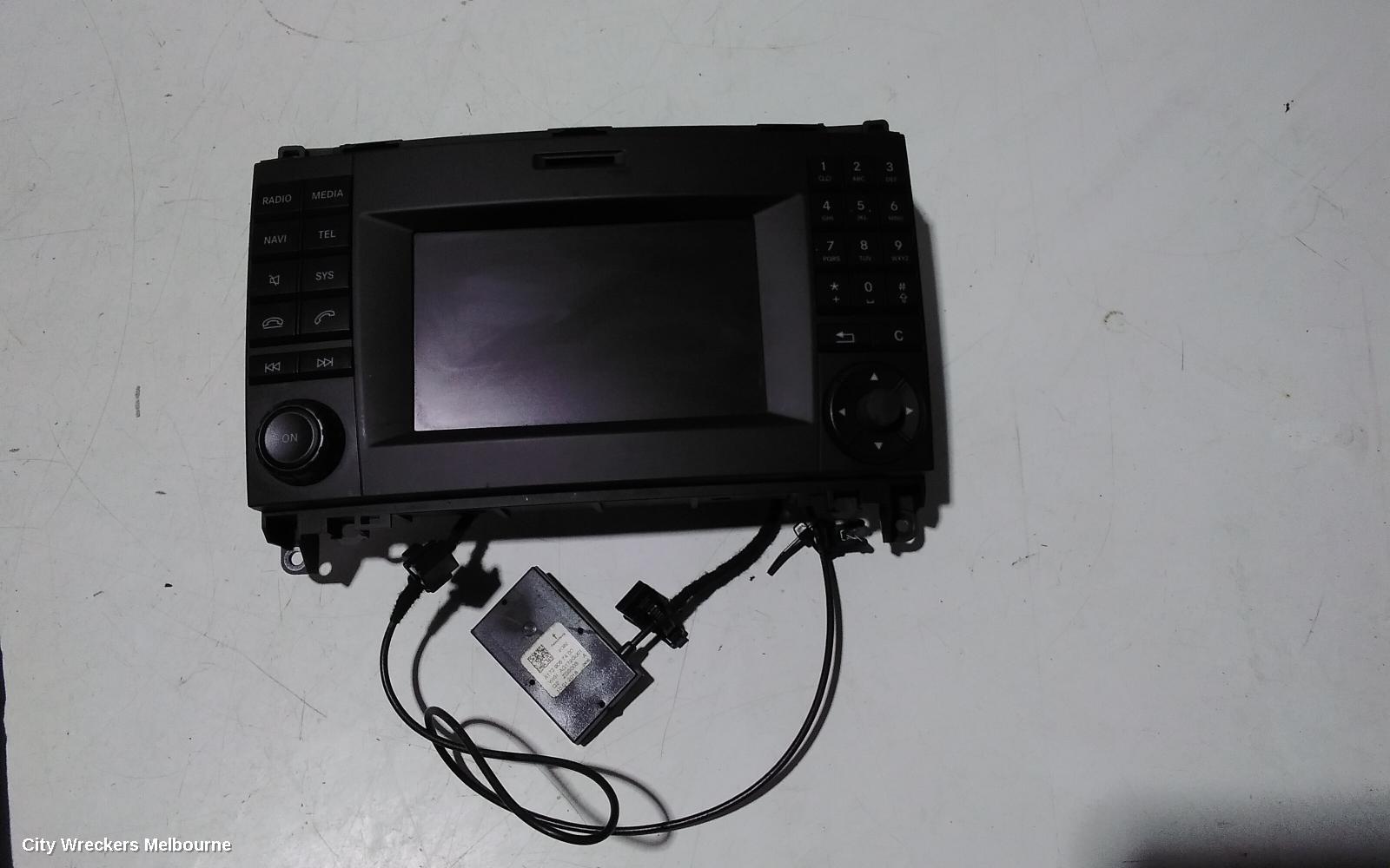 MERCEDES VITO RADIO/CD/DVD/SAT/TV, 447, MULTIFUNCTION TOUCHPAD, 03/2015 - 10/2020