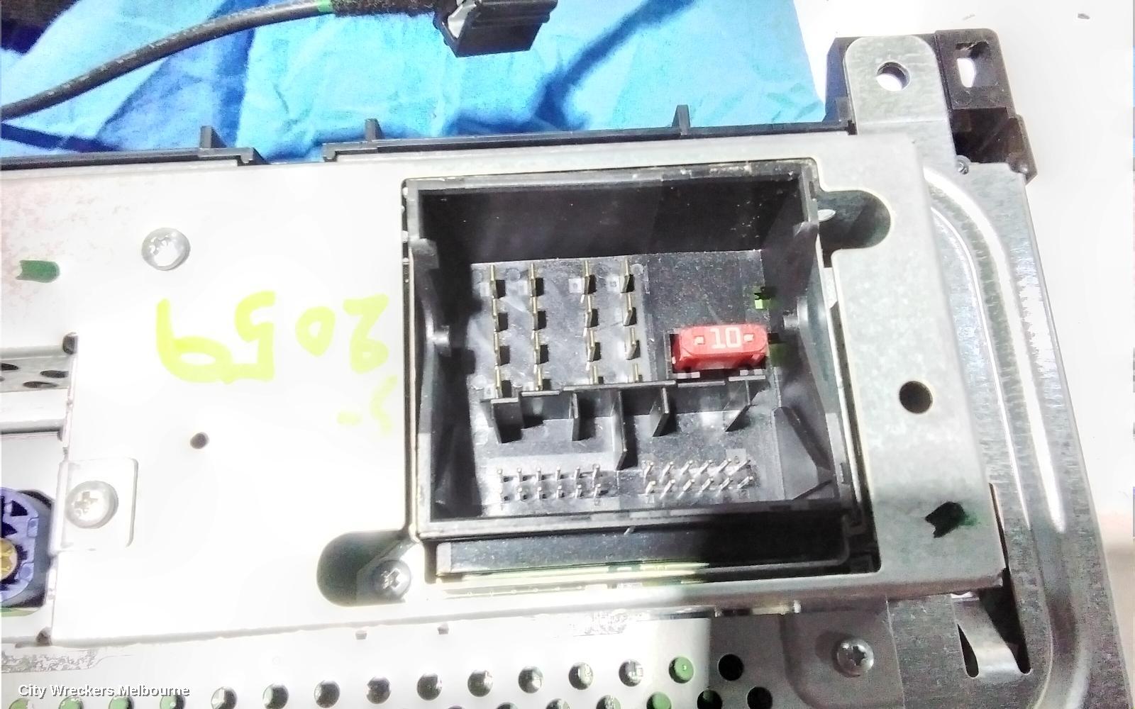 MERCEDES VITO RADIO/CD/DVD/SAT/TV, 447, MULTIFUNCTION TOUCHPAD, 03/2015 - 10/2020