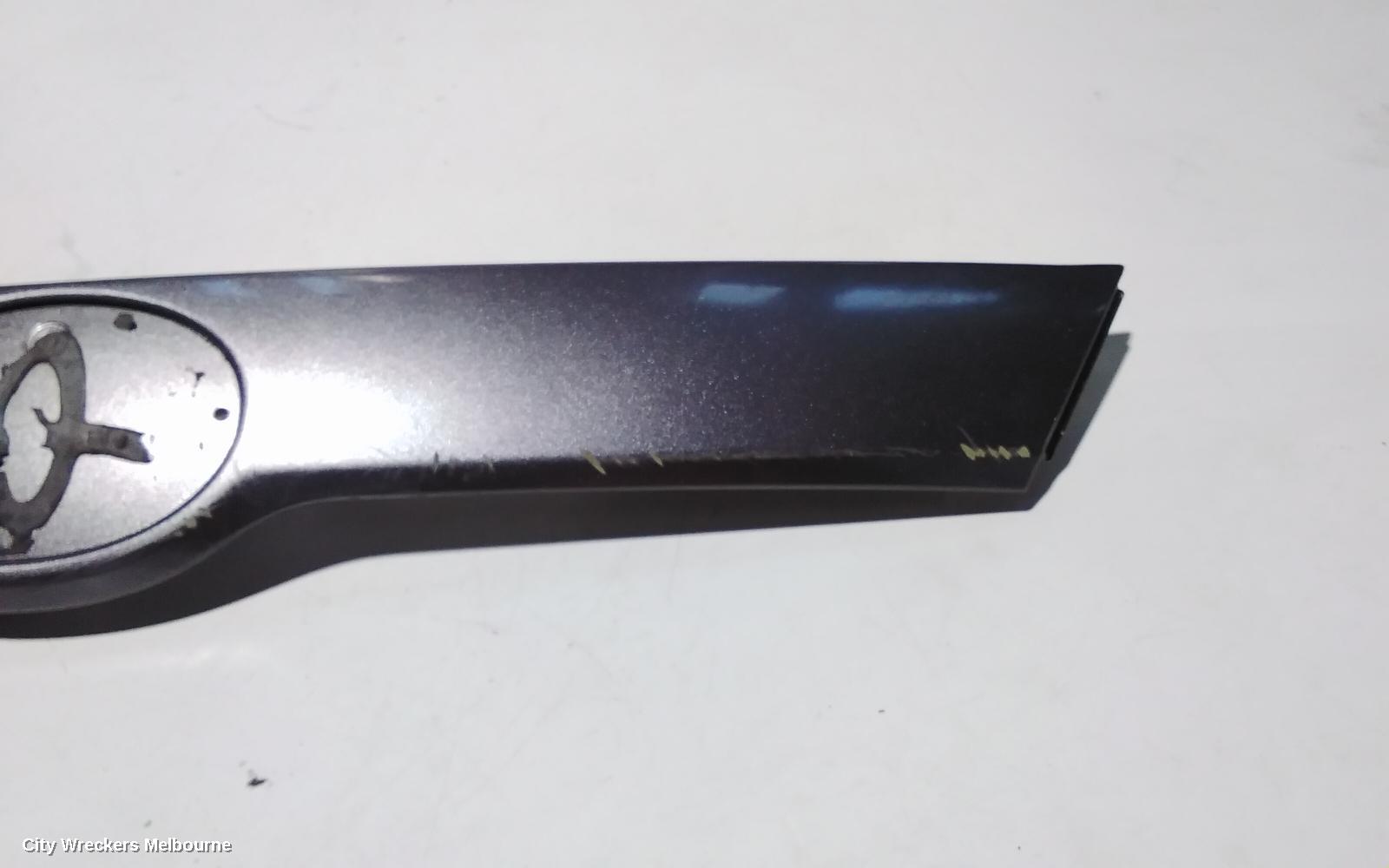 TOYOTA KLUGER REAR GARNISH, TAILGATE GARNISH (CENTRE), GX/GXL, NON POWER TAILGATE TYPE, GSU50/GSU55, 03/2014 - 02/2021