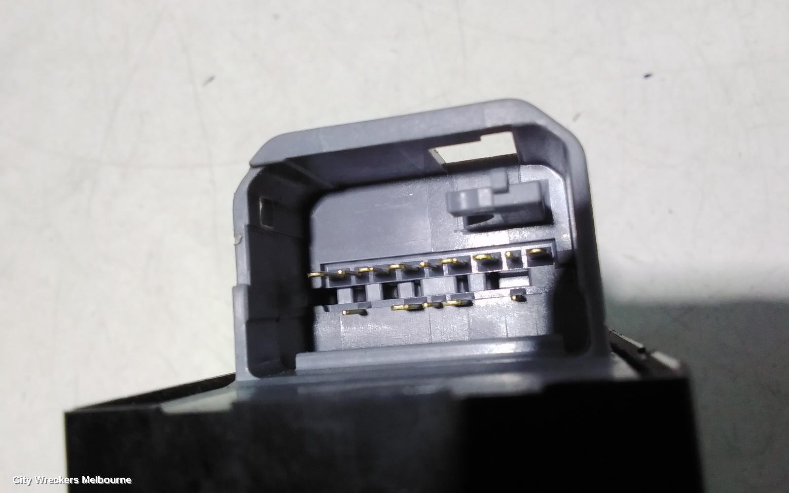 TOYOTA HIACE PWR DR WIND SWITCH, RH FRONT (MASTER SWITCH), TRH/KDH, 03/2014 - 04/2019