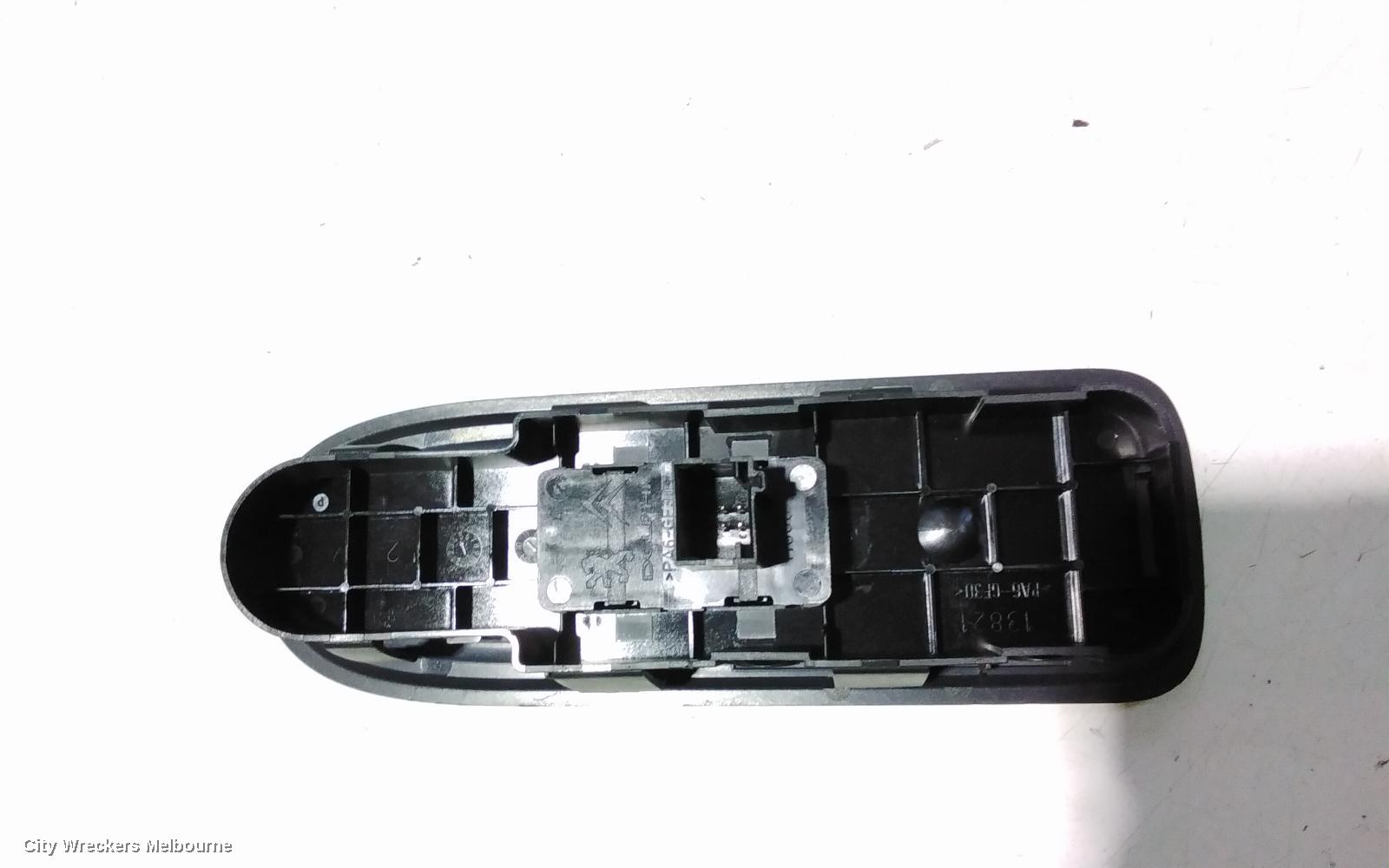 PEUGEOT 307 PWR DR WIND SWITCH, LH FRONT, HATCH, T6, 10/2005 - 06/2007