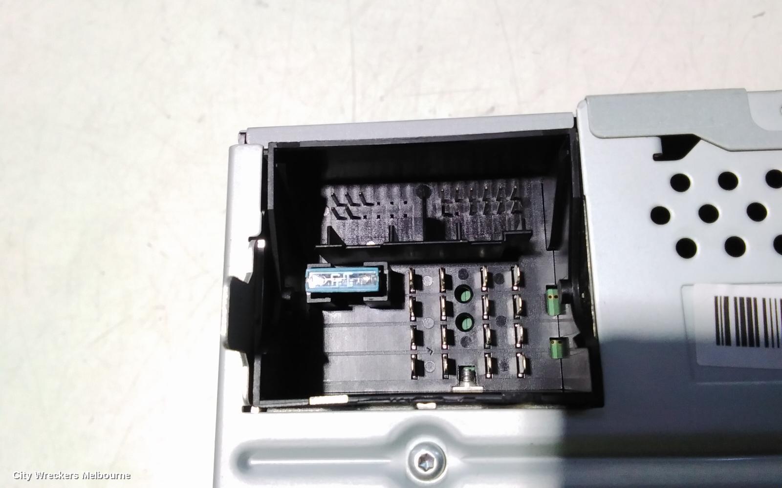 VOLKSWAGEN AMAROK RADIO/CD/DVD/SAT/TV, DISPLAY & HEAD UNIT (RCD310), 2H, 12/2010 - 09/2016