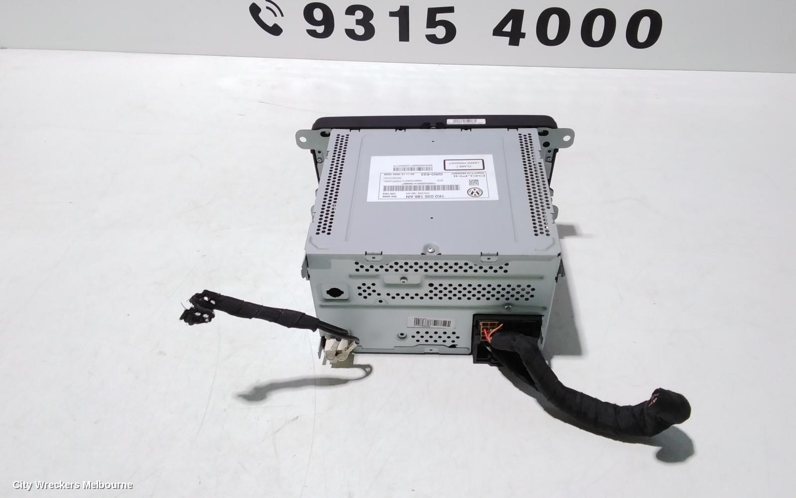 VOLKSWAGEN AMAROK RADIO/CD/DVD/SAT/TV, DISPLAY & HEAD UNIT (RCD310), 2H, 12/2010 - 09/2016