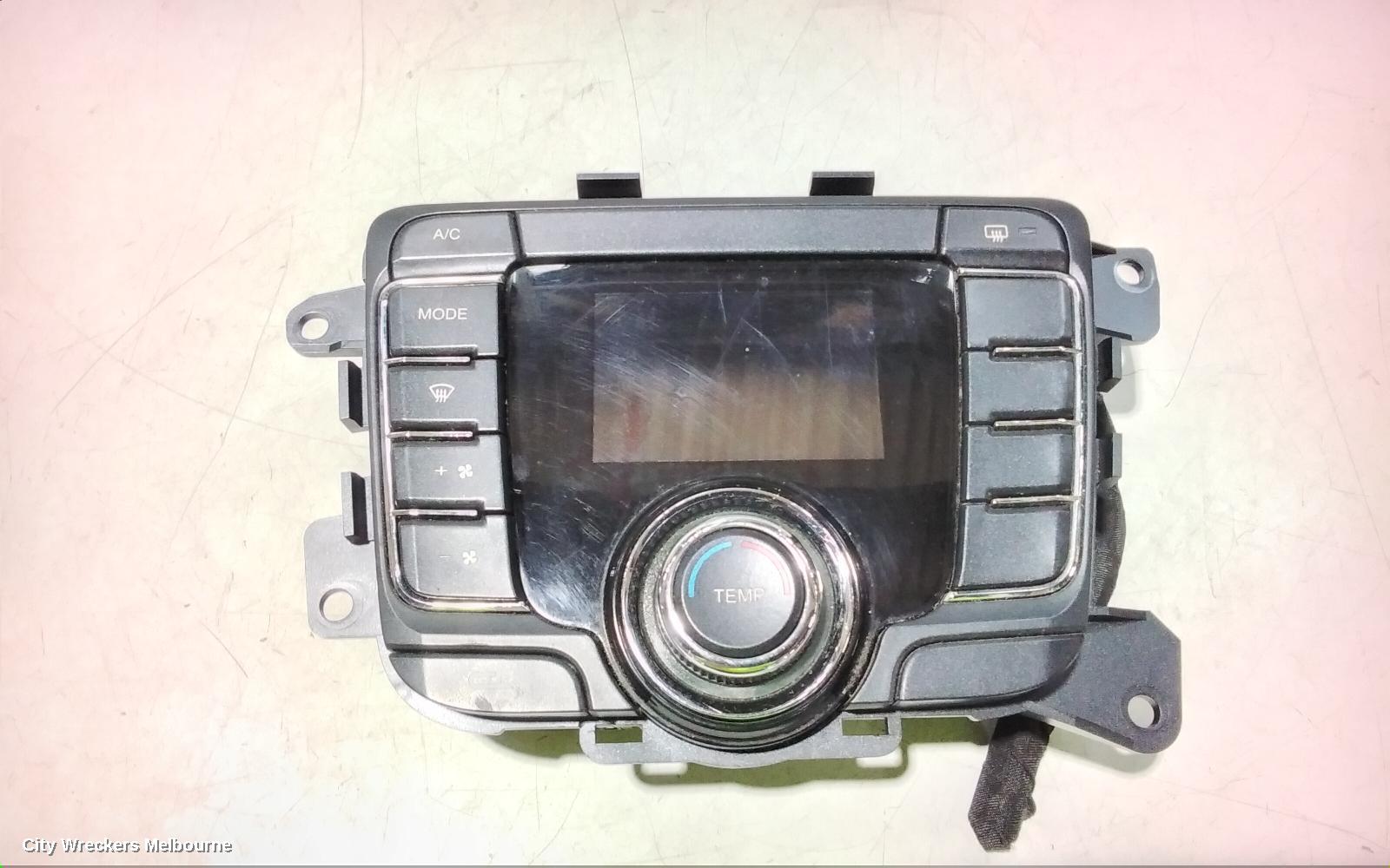 LDV G10 HEATER/AC CONTROLS, (G10+) SV7C, CLIMATE CONTROL, NON REAR CONTROL BUTTON TYPE, VAN, 04/2015 ONWARDS