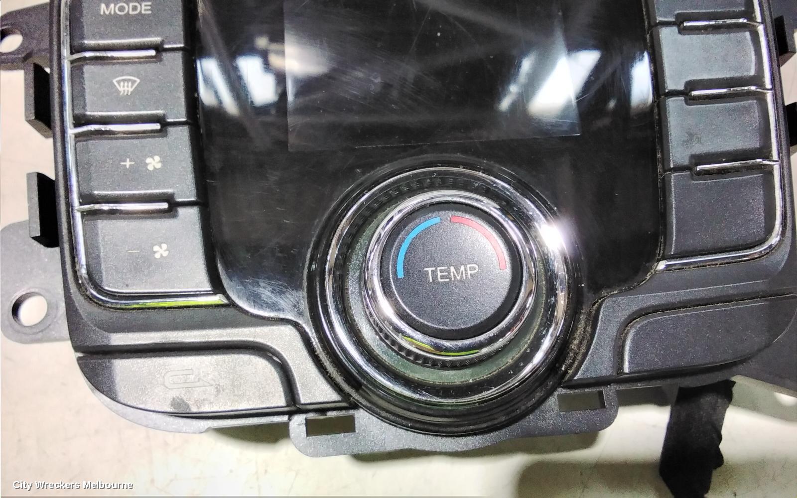 LDV G10 HEATER/AC CONTROLS, (G10+) SV7C, CLIMATE CONTROL, NON REAR CONTROL BUTTON TYPE, VAN, 04/2015 ONWARDS