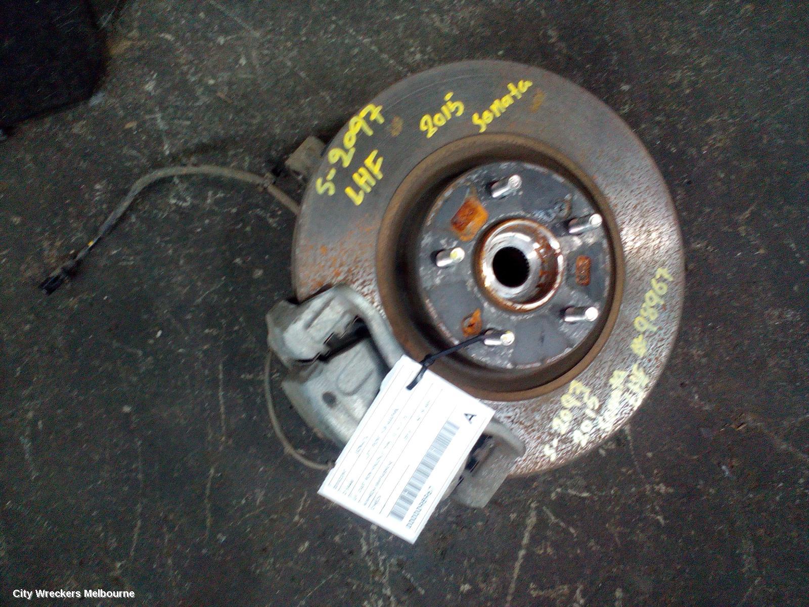 HYUNDAI SONATA LEFT FRONT HUB ASSEMBLY, LF, CAST IRON KNUCKLE TYPE, 10/2014 - 01/2020