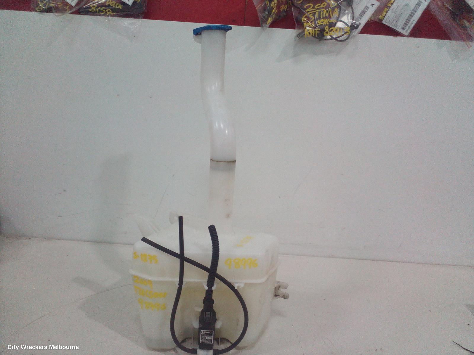 HYUNDAI TUCSON WASHER BOTTLE, JM, 08/2004 - 01/2010