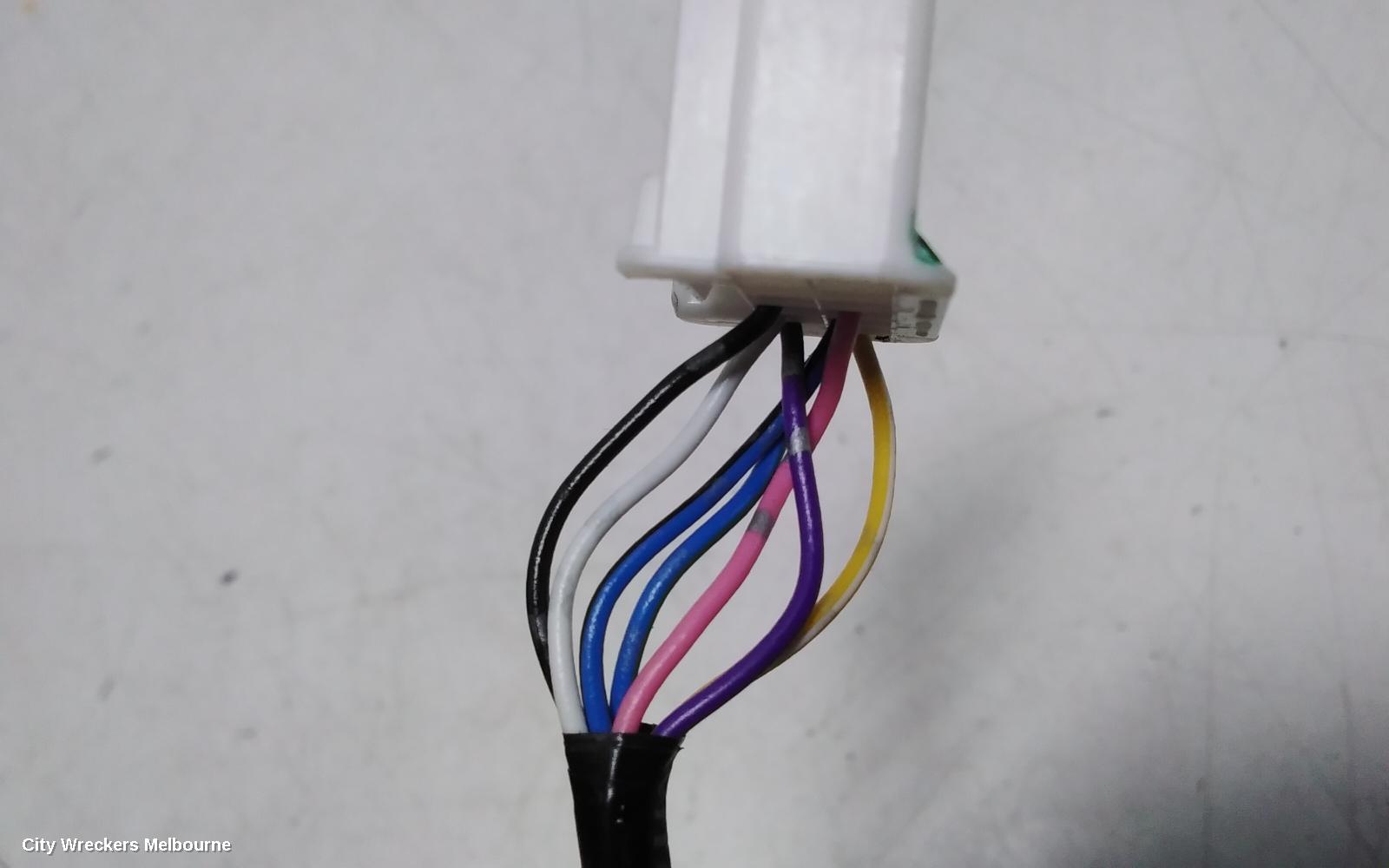 HONDA HRV RIGHT DOOR MIRROR, RU5, VTI-L, POWER FOLD, AUTO DIP TYPE (7 WIRE), 12/2014 - 06/2018