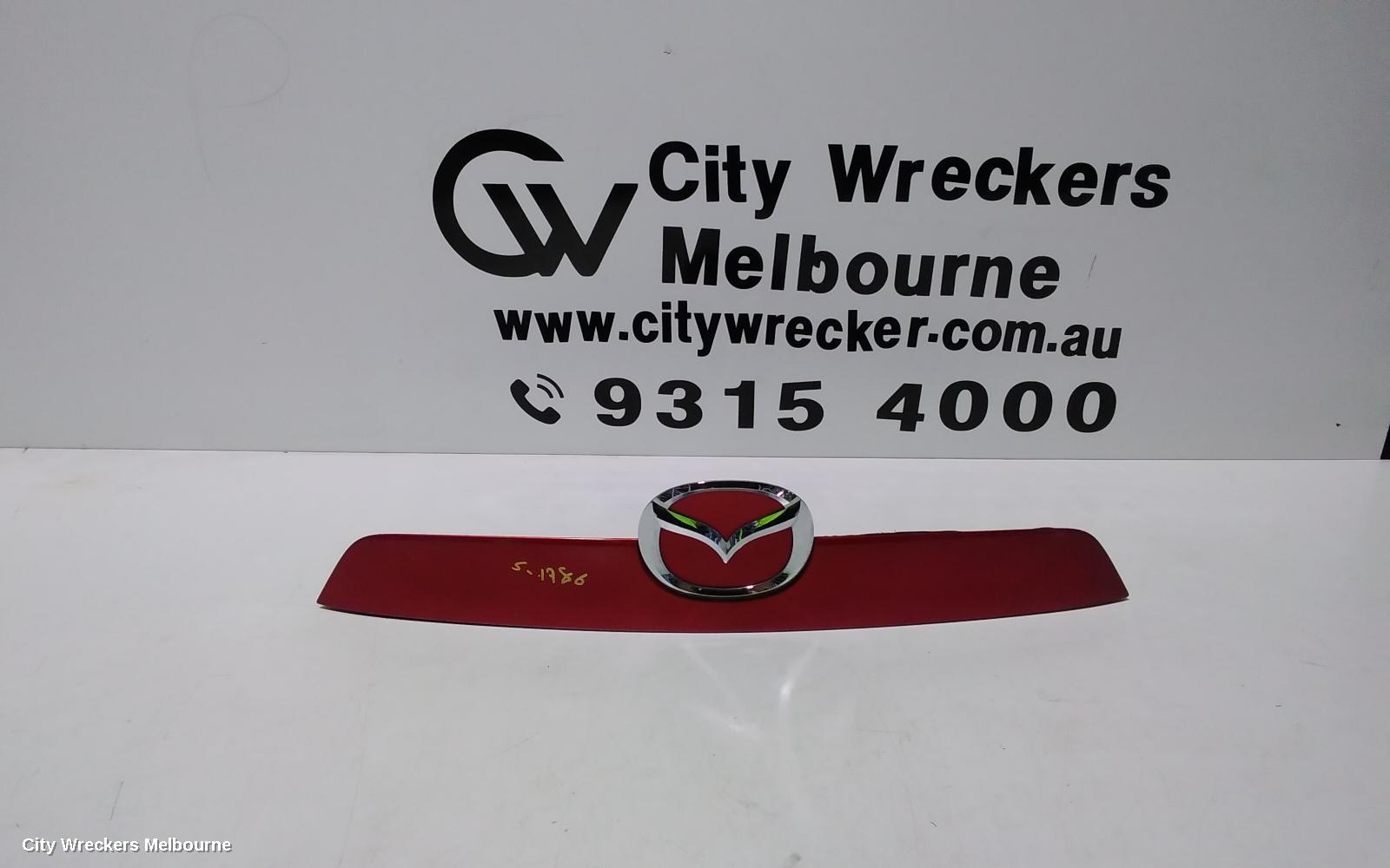MAZDA CX5 REAR GARNISH, TAILGATE GARNISH (CENTRE), W/ REV CAMERA & SUNROOF TYPE, 02/2012 - 12/2016