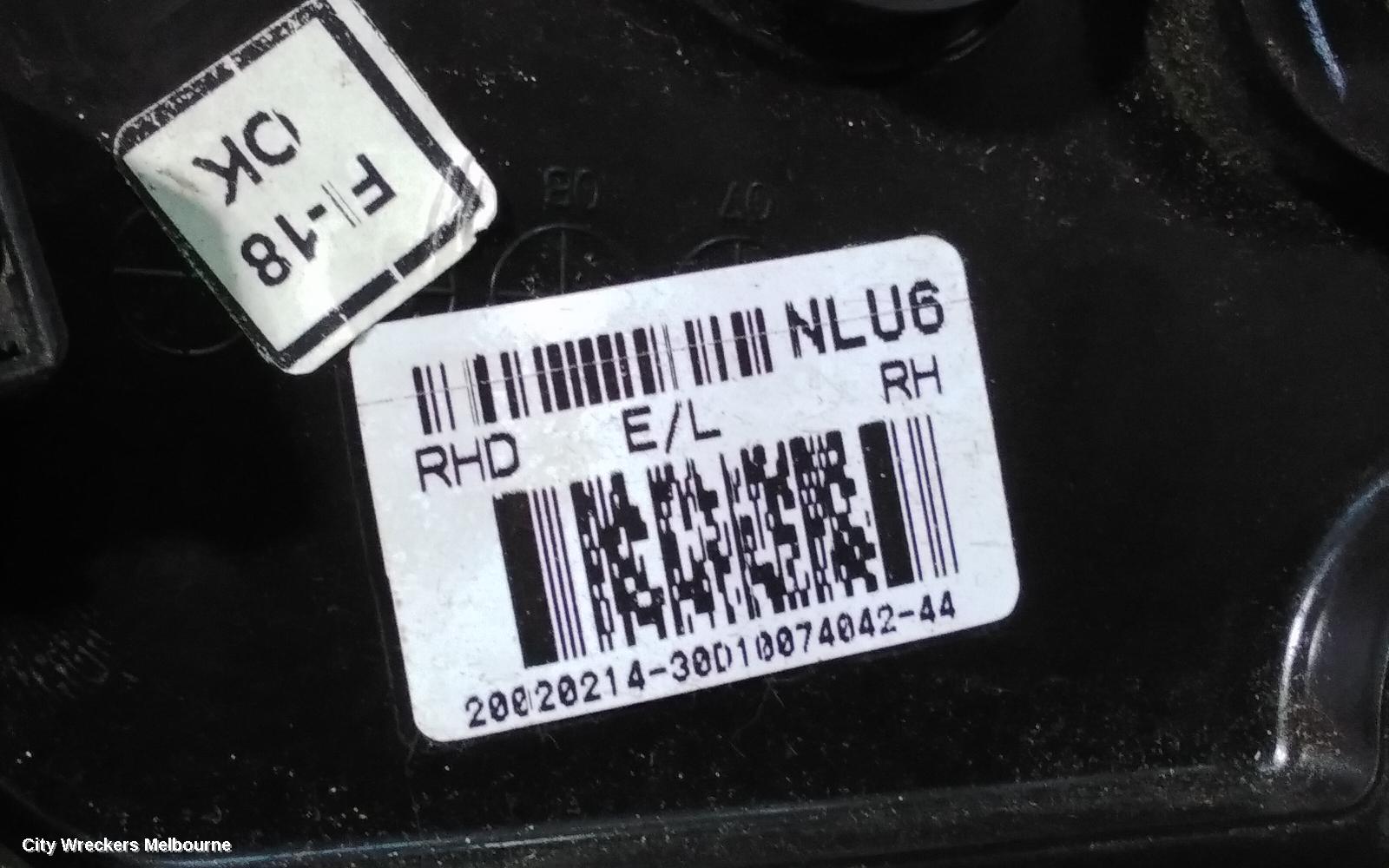 HYUNDAI I20 RIGHT DOOR MIRROR, PB, MANUAL FOLDING, NON FLASHER TYPE, 07/2010 - 12/2015