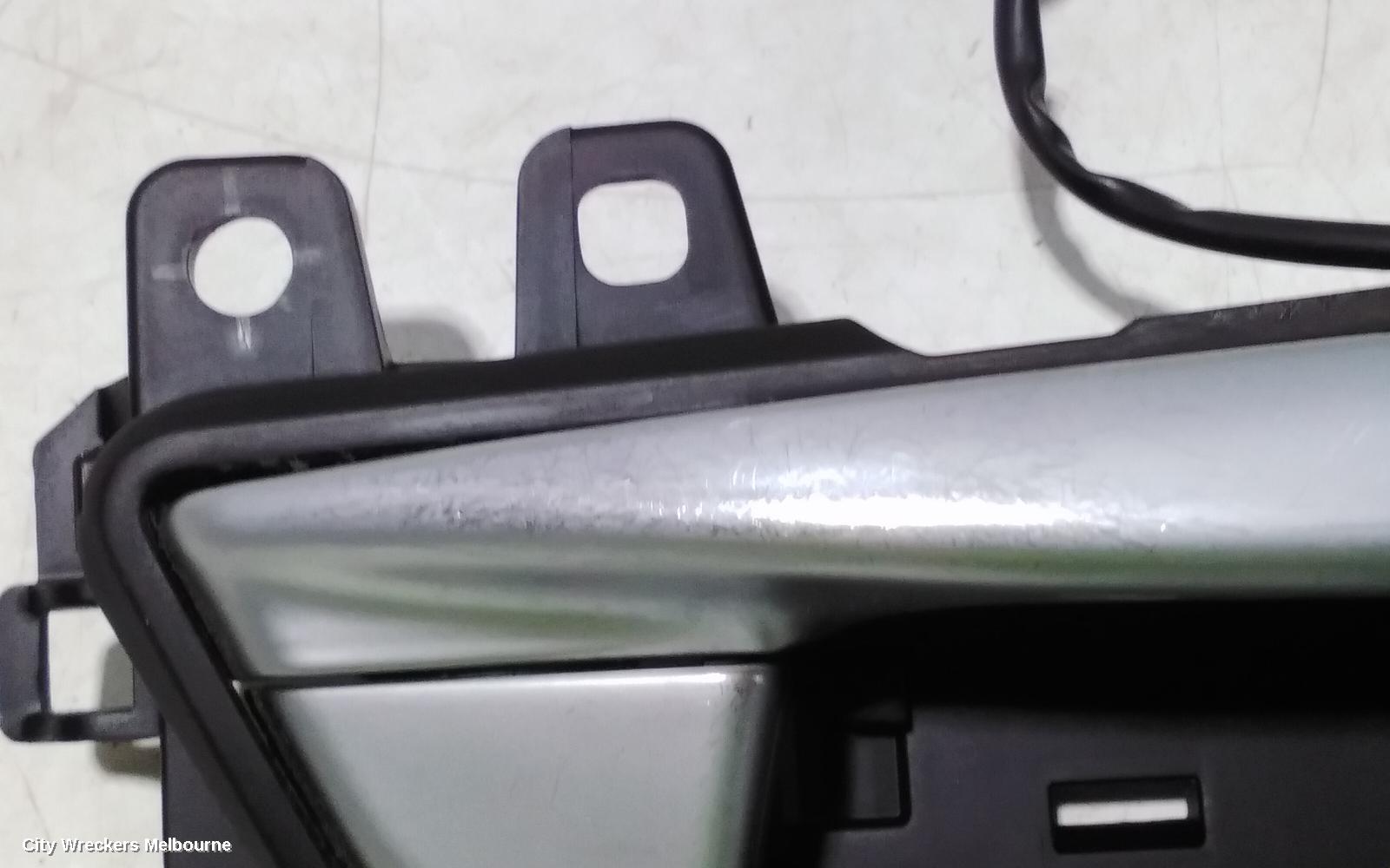 HYUNDAI GENESIS DOOR HANDLE, INNER, RH FRONT, DH, 11/2014 - 01/2018