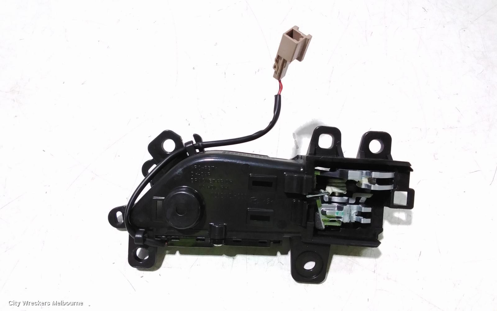 HYUNDAI GENESIS DOOR HANDLE, INNER, RH FRONT, DH, 11/2014 - 01/2018