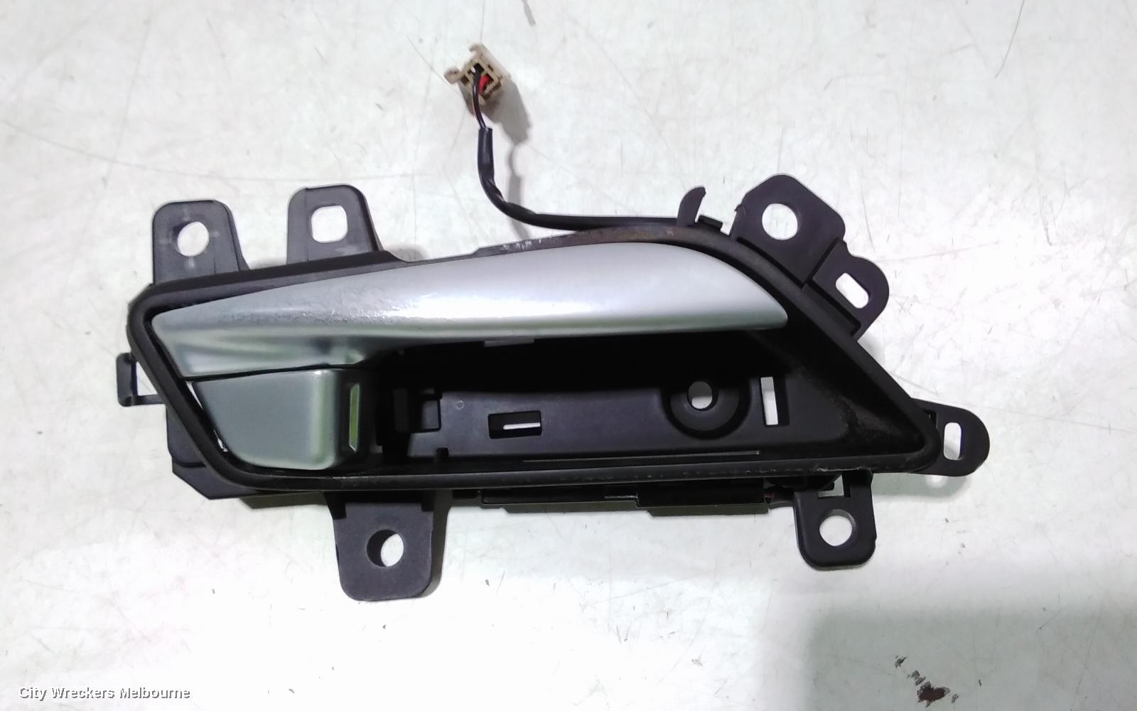 HYUNDAI GENESIS DOOR HANDLE, INNER, RH FRONT, DH, 11/2014 - 01/2018