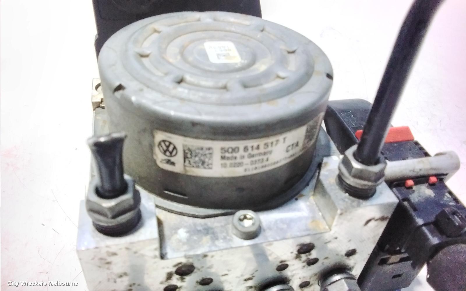 VOLKSWAGEN GOLF ABS PUMP/MODULATOR, GEN 7, ON MOTOR P/N 5Q0614517T, 01/2013 - 08/2020