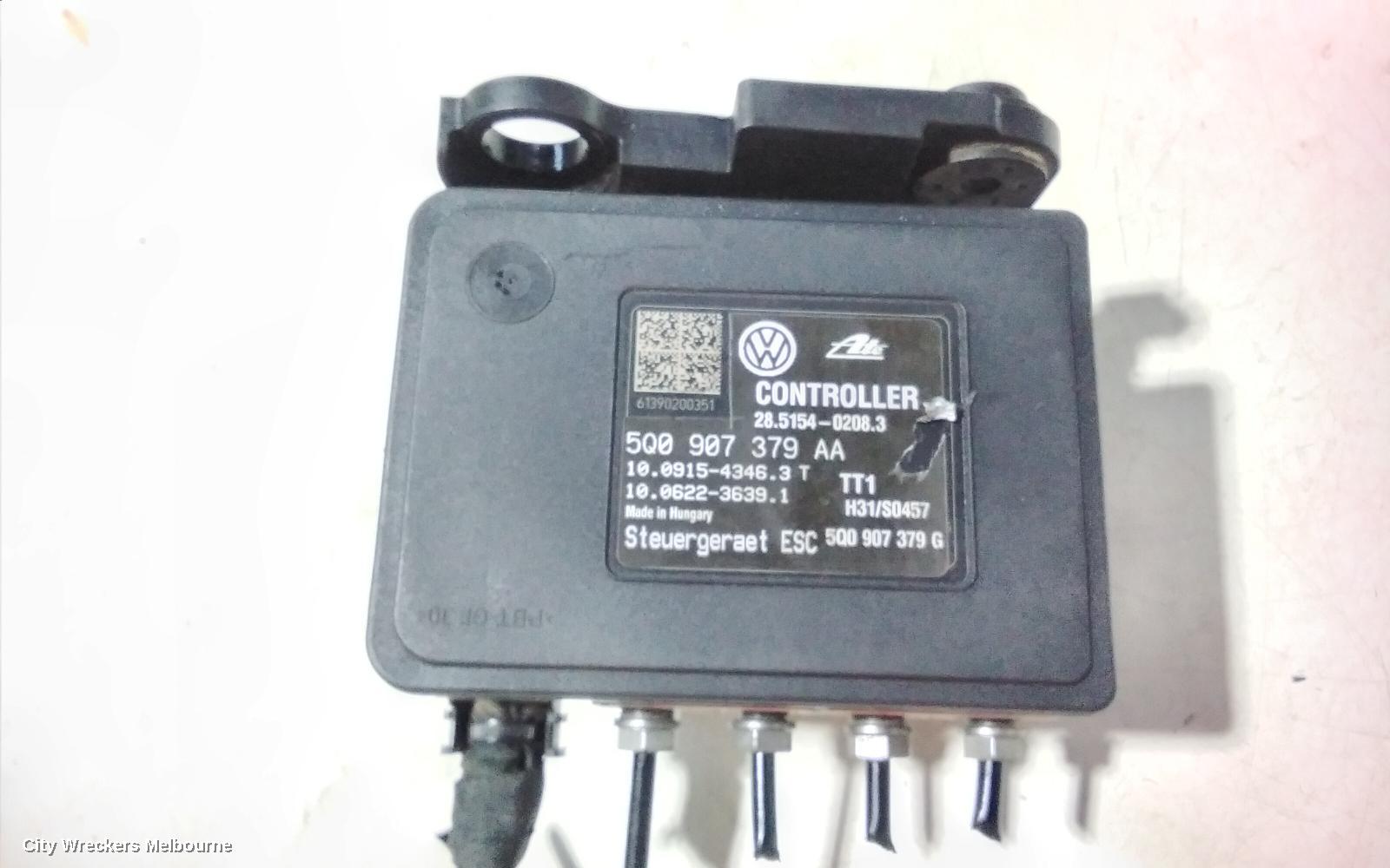 VOLKSWAGEN GOLF ABS PUMP/MODULATOR, GEN 7, ON MOTOR P/N 5Q0614517T, 01/2013 - 08/2020