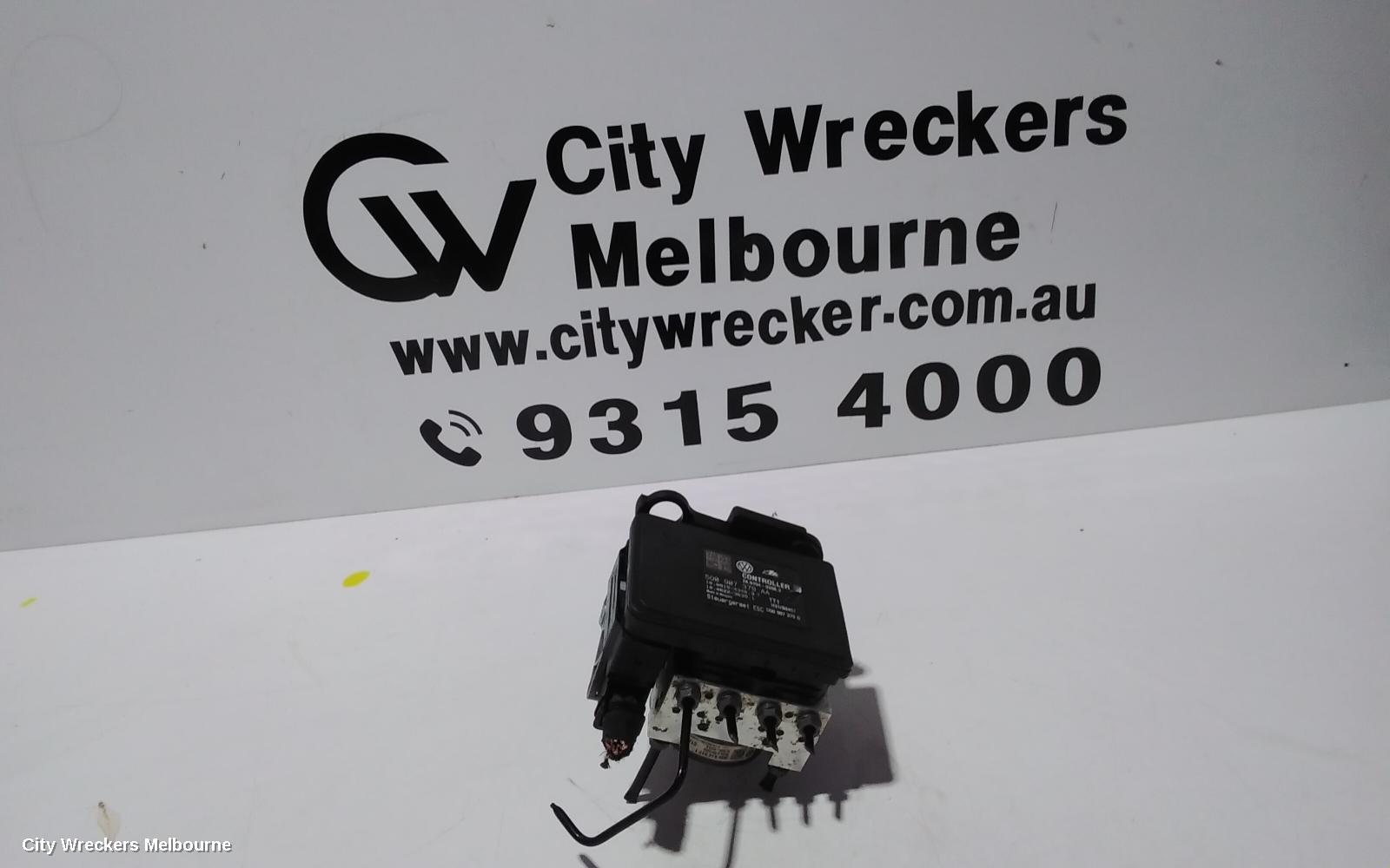 VOLKSWAGEN GOLF ABS PUMP/MODULATOR, GEN 7, ON MOTOR P/N 5Q0614517T, 01/2013 - 08/2020