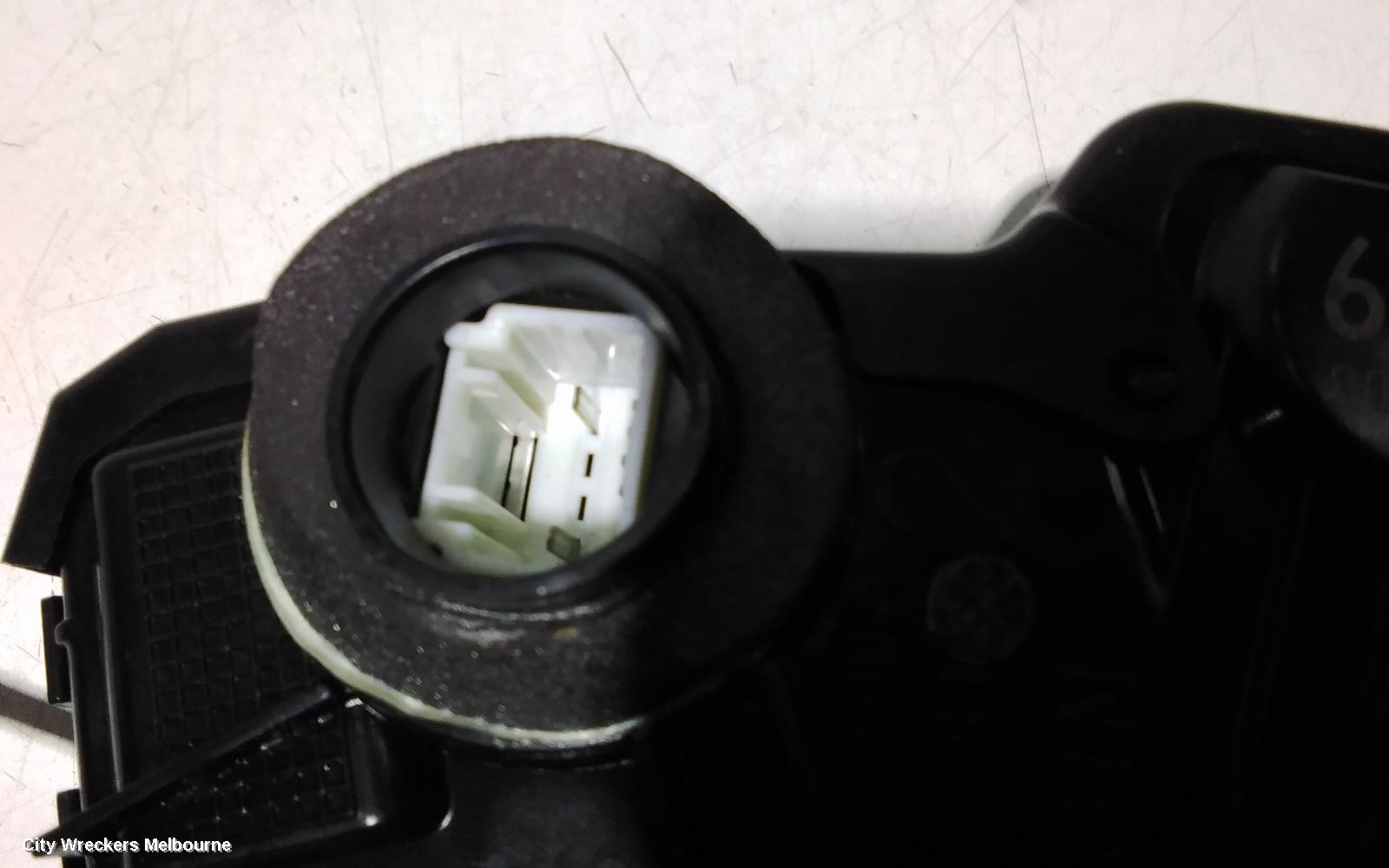 TOYOTA ESTIMA DOOR/BOOT/GATE LOCK, RH FRONT, XR50, 05-19