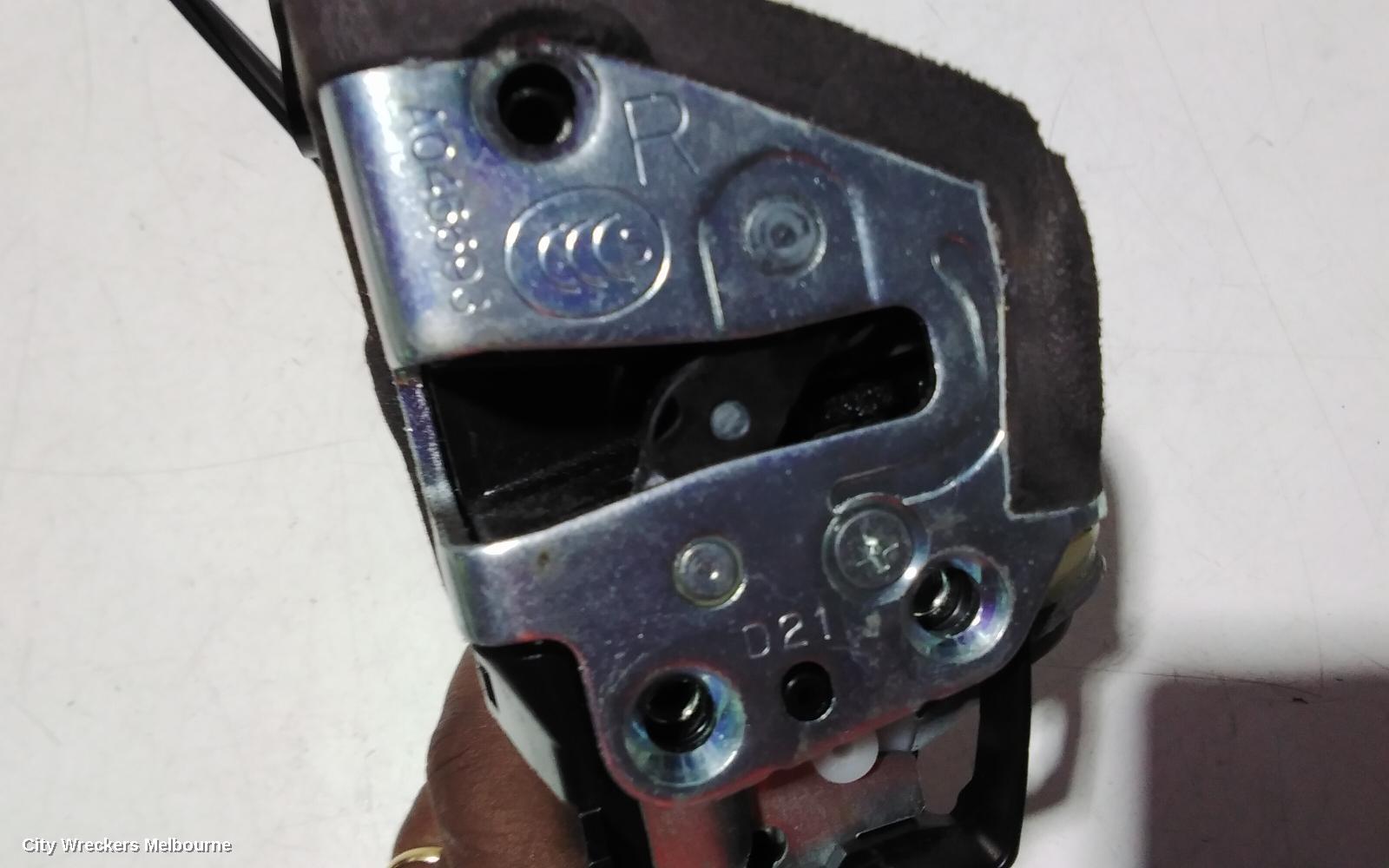 TOYOTA ESTIMA DOOR/BOOT/GATE LOCK, RH FRONT, XR50, 05-19