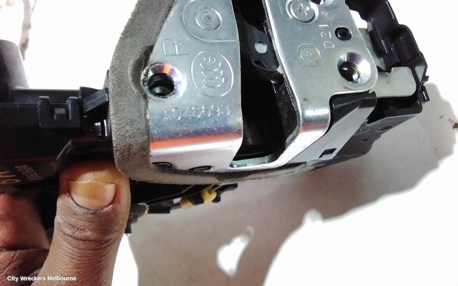 TOYOTA ESTIMA DOOR/BOOT/GATE LOCK, RH FRONT, XR50, 05-19