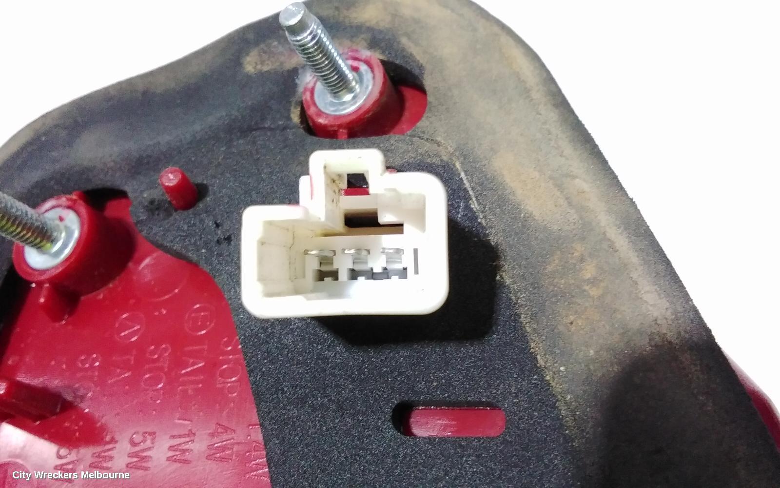 KIA SPORTAGE REAR GARNISH, TAILGATE LAMP (LH SIDE), SL, PLATINUM, 05/2014 - 10/2015
