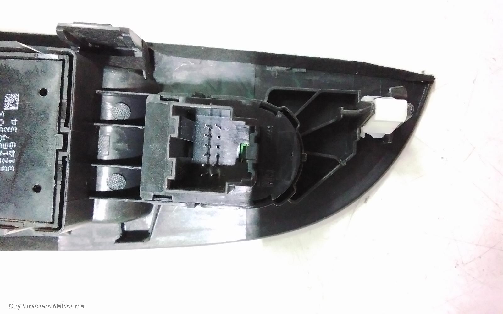 HOLDEN COMMODORE PWR DR WIND SWITCH, FRONT CENTRE MASTERSWITCH, 4 DOOR, BLACK, VE, 08/2006 - 04/2013