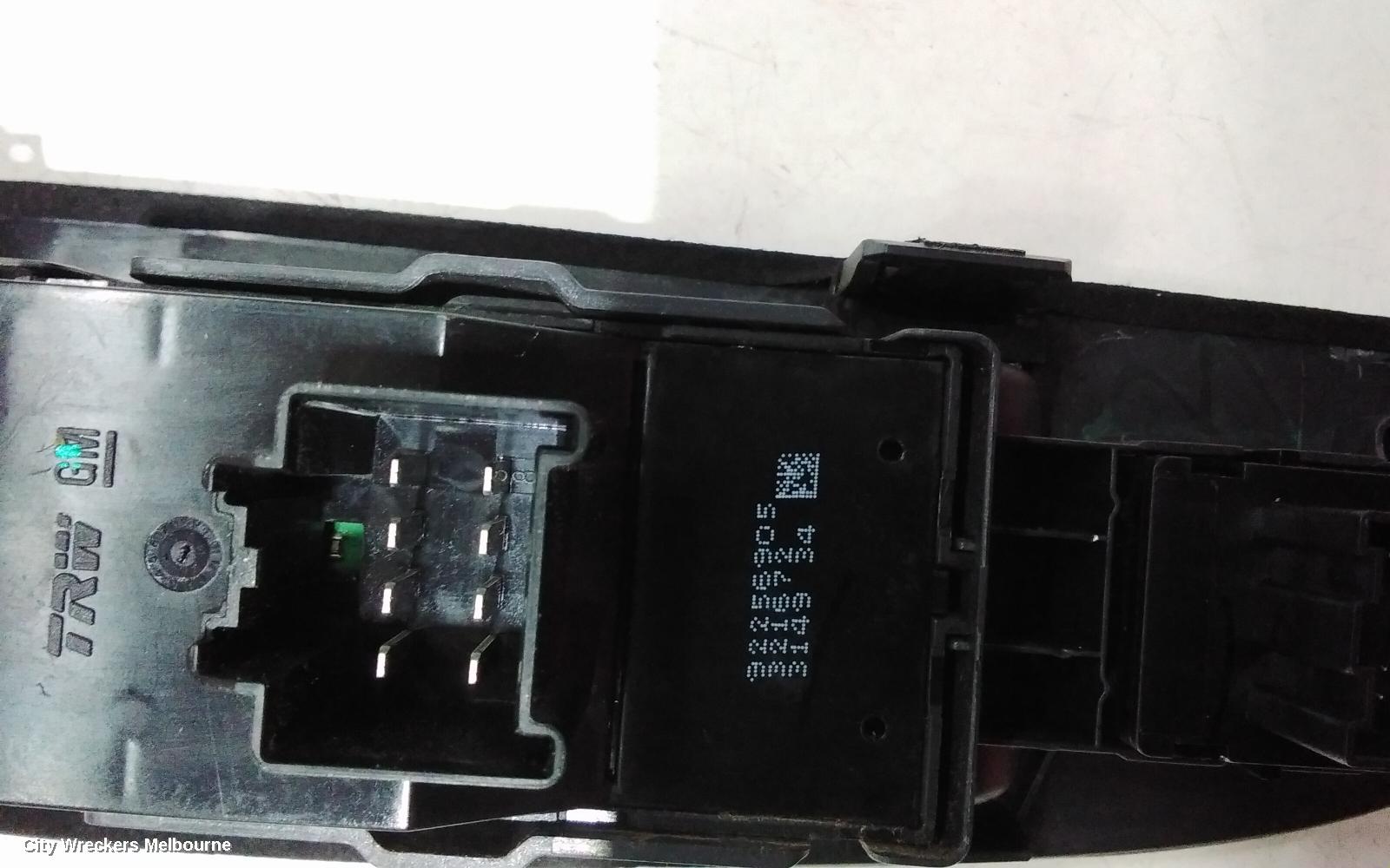 HOLDEN COMMODORE PWR DR WIND SWITCH, FRONT CENTRE MASTERSWITCH, 4 DOOR, BLACK, VE, 08/2006 - 04/2013