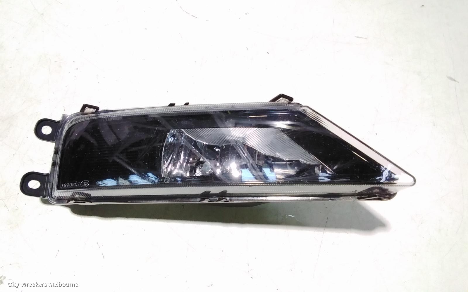 VOLKSWAGEN TIGUAN LEFT INDICATOR/FOG/SIDE, BUMPER FOGLAMP, NON ALLSPACE, BLACK INSERT, 5NA, 06/2016 - 05/2021