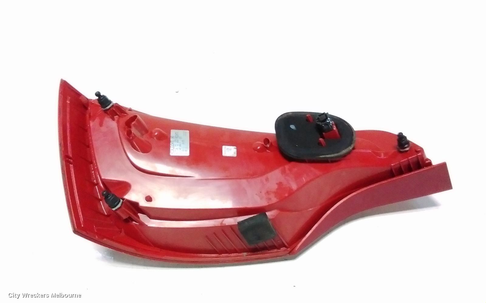 AUDI Q7 RIGHT TAILLIGHT, 4L, IN TAILGATE, 10/2009 - 08/2015