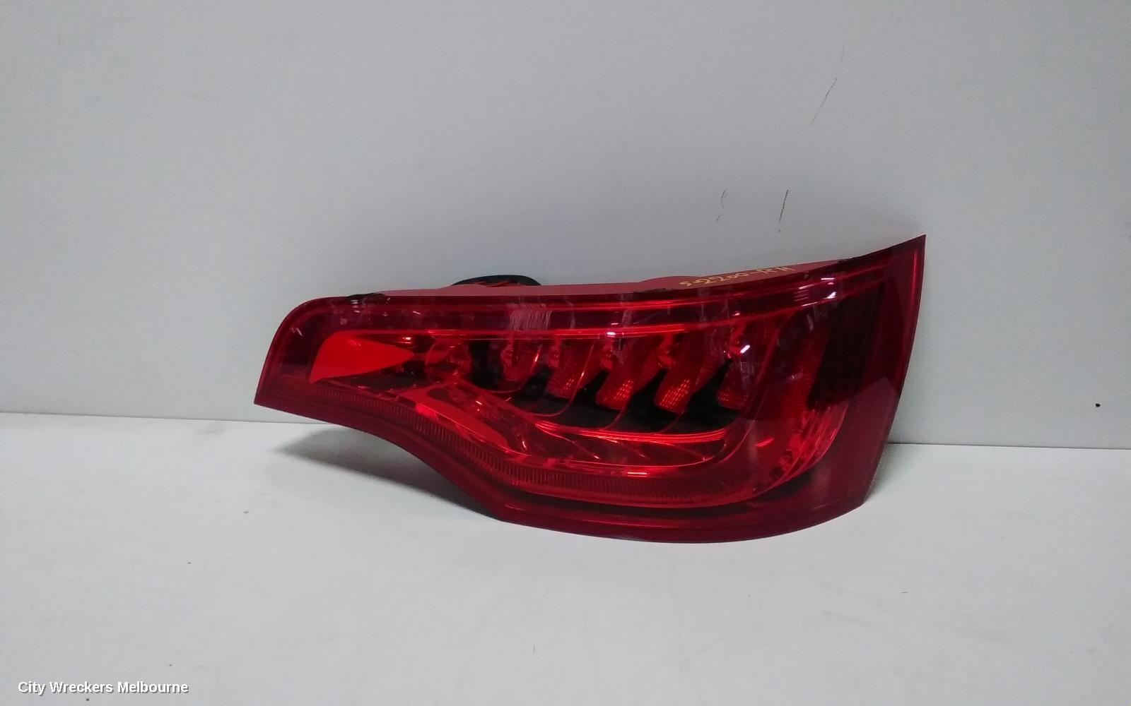 AUDI Q7 RIGHT TAILLIGHT, 4L, IN TAILGATE, 10/2009 - 08/2015