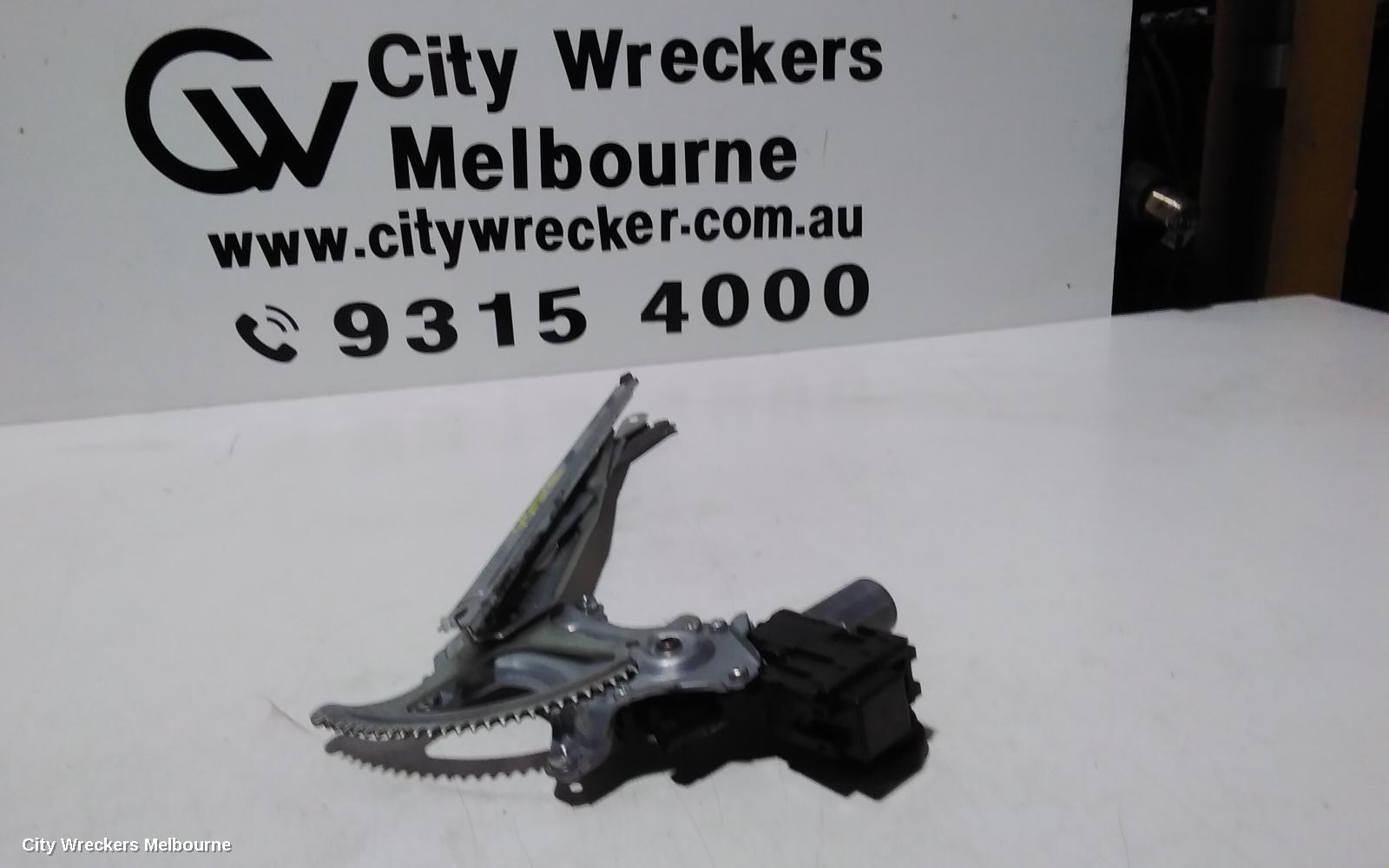 TOYOTA PRIUS RIGHT FRONT WINDOW REG/MOTOR, ZVW40R, PRIUS V, 05/2012 - 03/2021