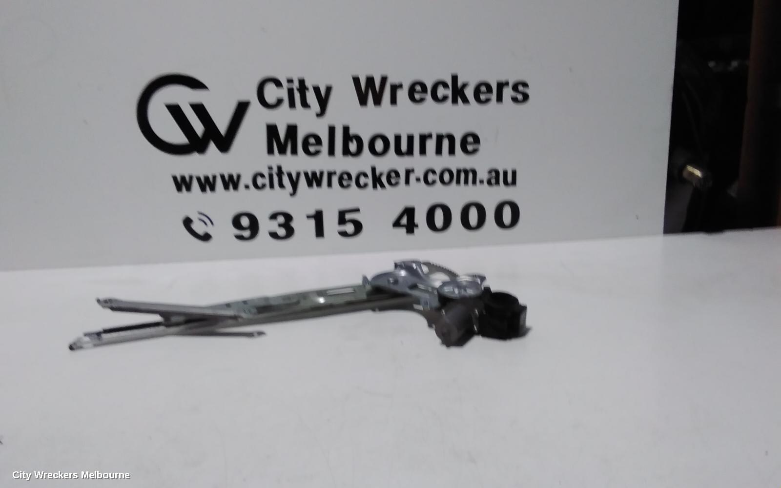 TOYOTA PRIUS RIGHT FRONT WINDOW REG/MOTOR, ZVW40R, PRIUS V, 05/2012 - 03/2021