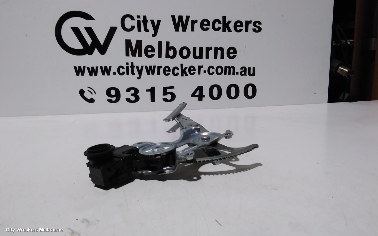 TOYOTA PRIUS RIGHT FRONT WINDOW REG/MOTOR, ZVW40R, PRIUS V, 05/2012 - 03/2021