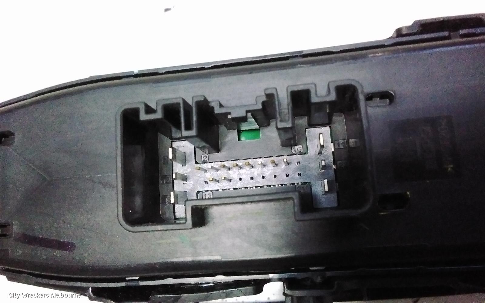 HOLDEN EQUINOX PWR DR WIND SWITCH, RH FRONT (MASTER SWITCH), EQ, POWER FOLDING MIRROR TYPE, 09/2017 - 12/2020